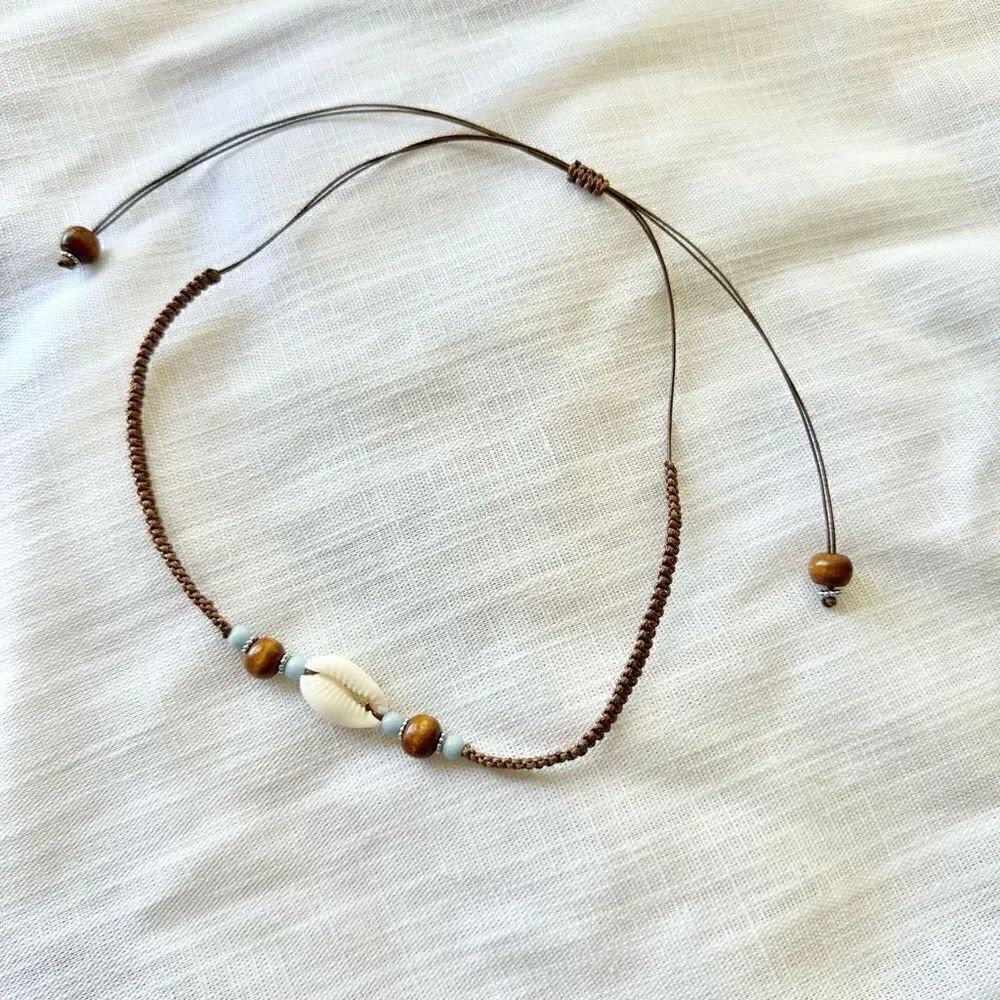 Brown friendship necklace with seashell